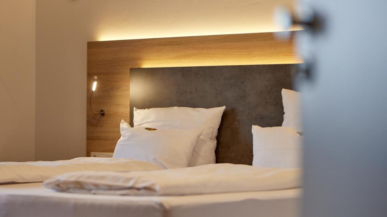 וינטריך Moselhotel Weinhaus Simon 'Sauna'Restaurant'Eladesaeule מראה חיצוני תמונה