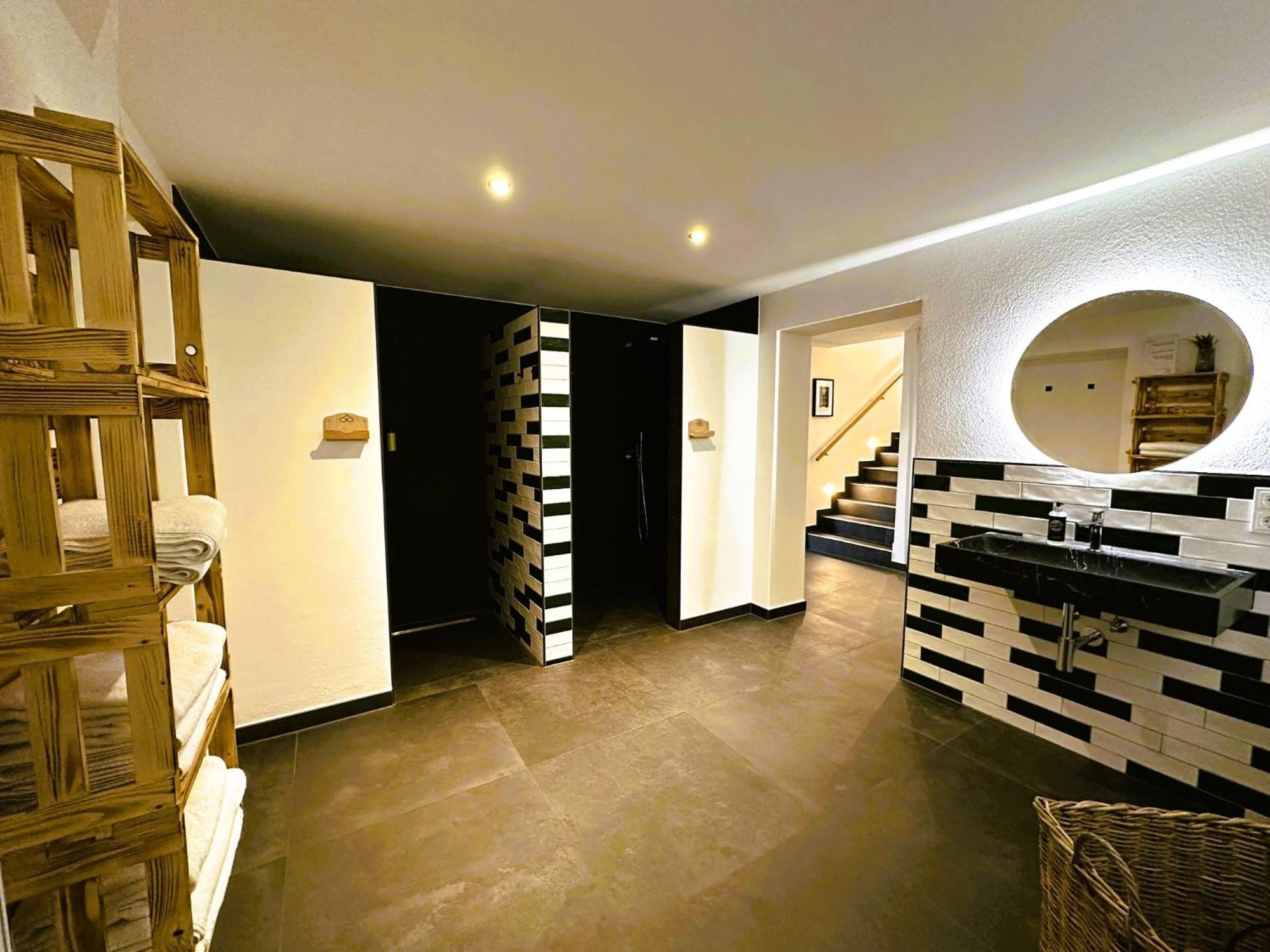 וינטריך Moselhotel Weinhaus Simon 'Sauna'Restaurant'Eladesaeule מראה חיצוני תמונה